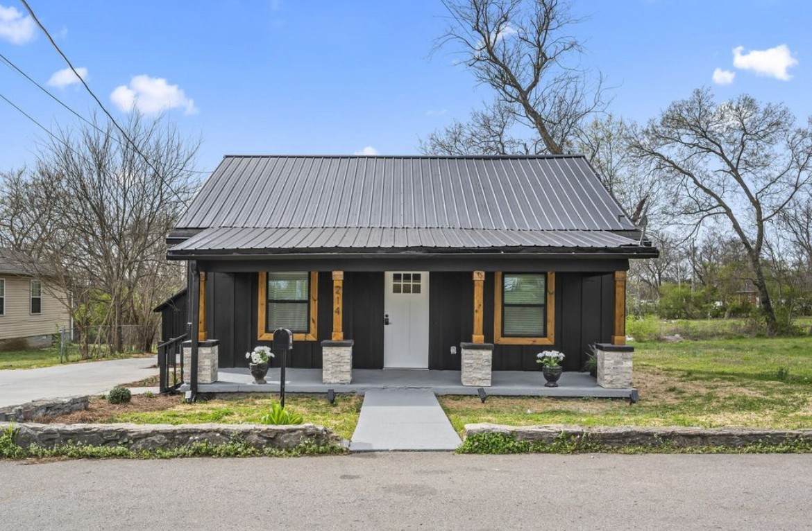 214 Owen St - Photo 1