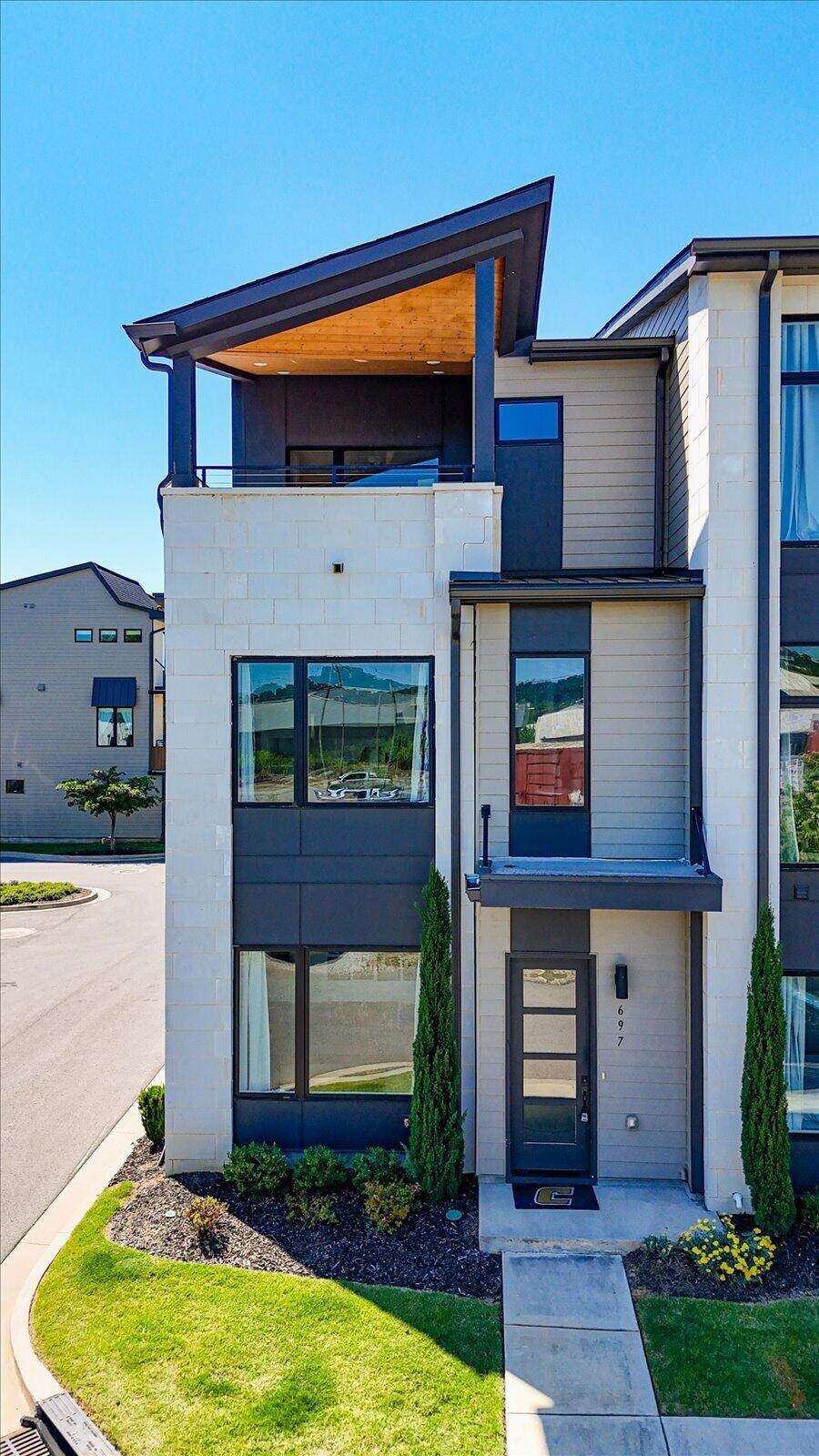 697 Burnside Place - Photo 1