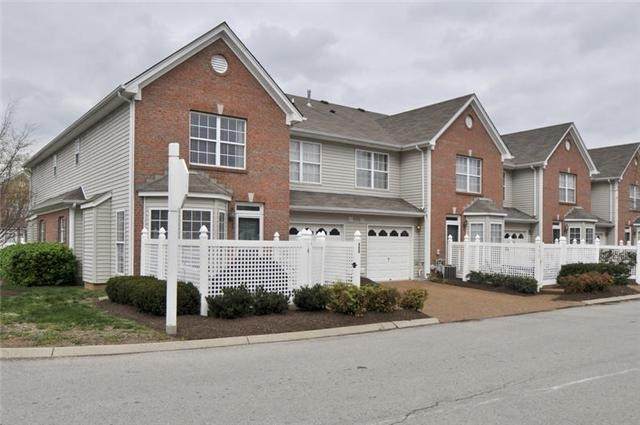 400 Bembridge Ln - Photo 1