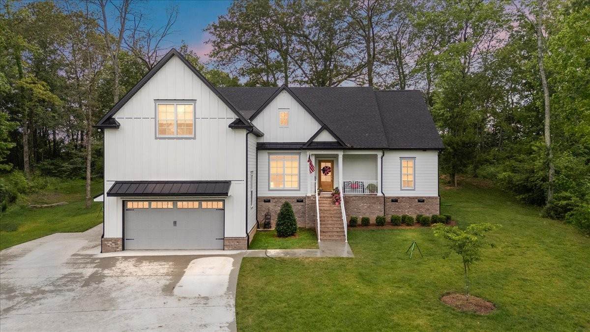 555 Station Cir - Photo 1