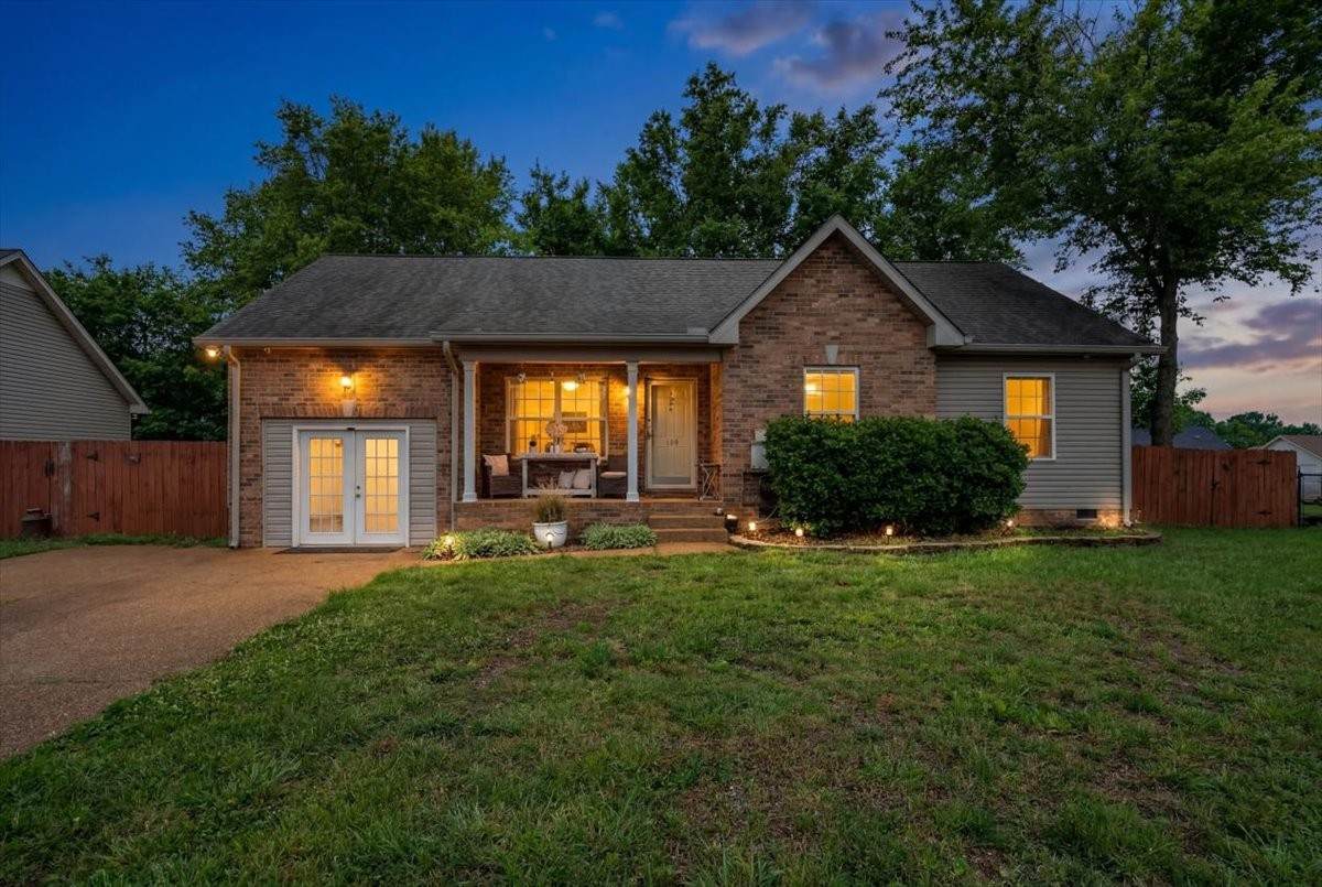 102 Atwood Ct - Photo 1