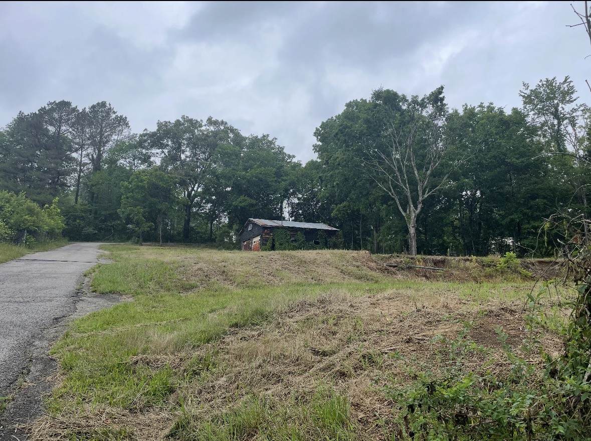 1586 River Rd - Photo 1