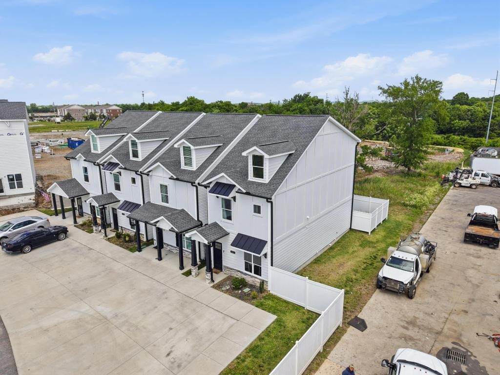 100 Carlton Ave - Photo 1