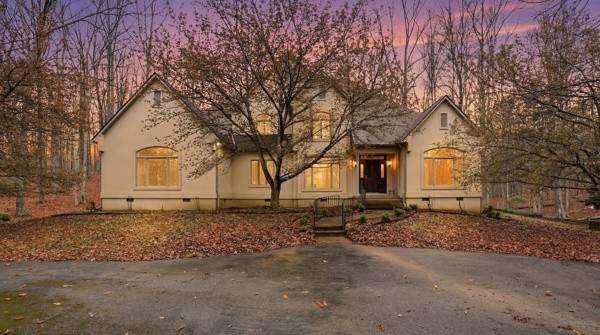 921 Poplar Pl - Photo 1