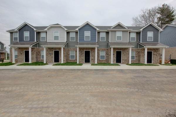 1115 Hillwood Dr - Photo 1