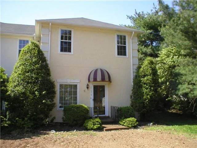 2607B Blakemore Ave - Photo 1
