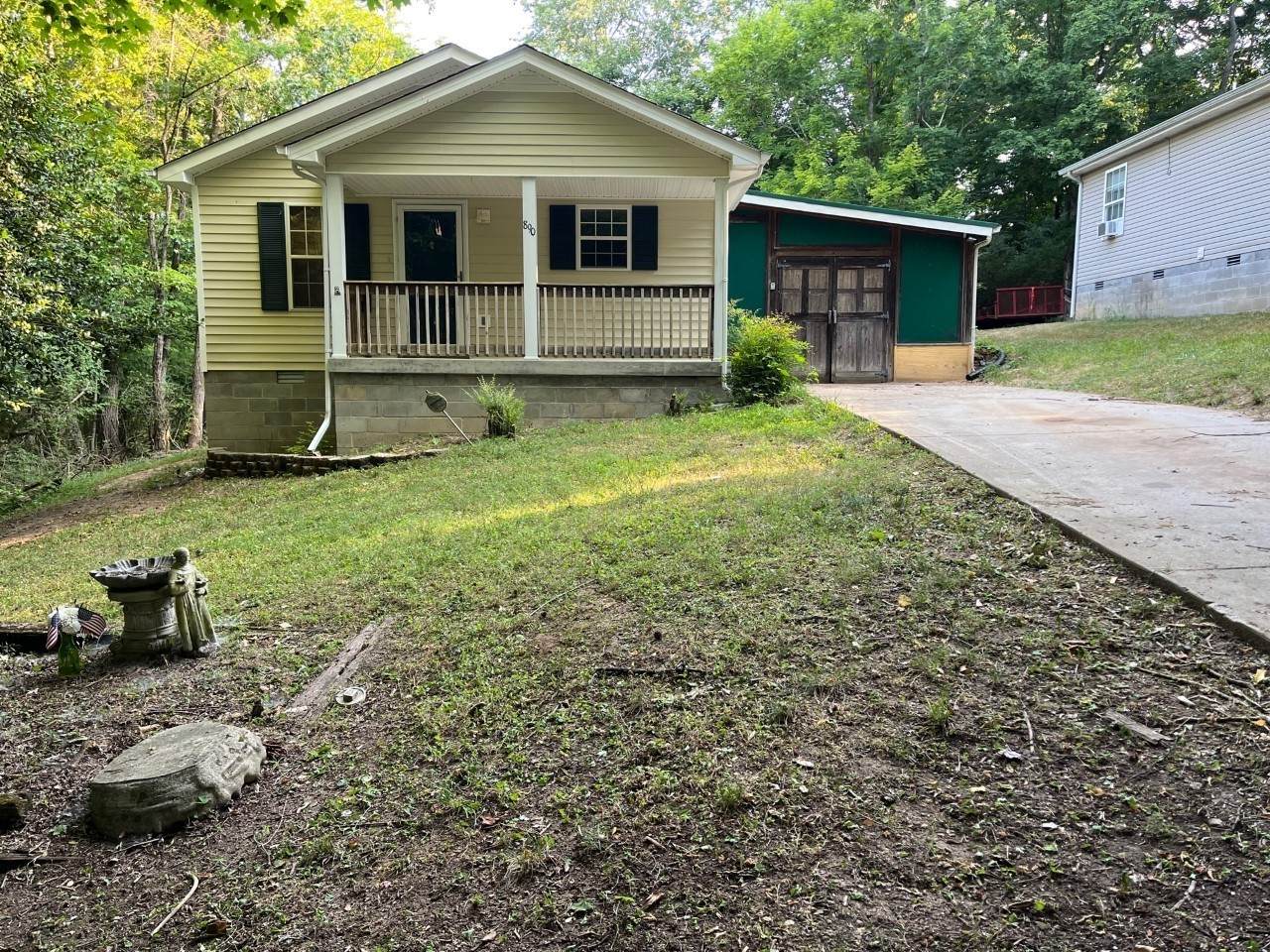890 Locust Dr - Photo 1