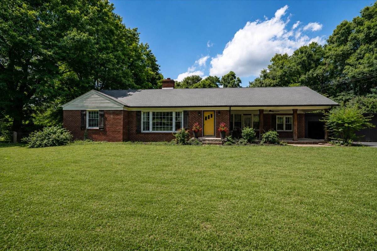 303 N Laurel Cir - Photo 1