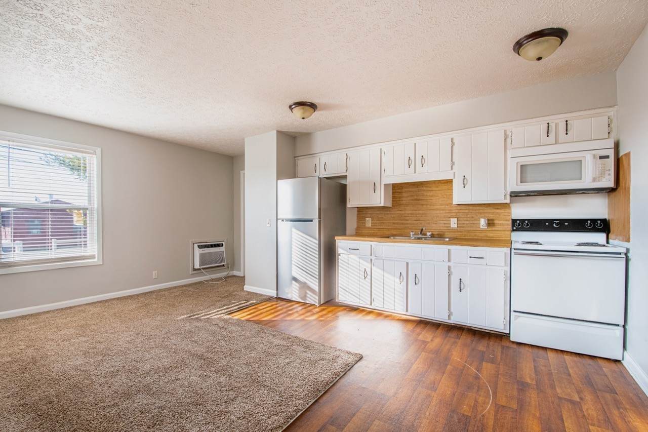 1059 Woods Ferry Rd - Photo 1