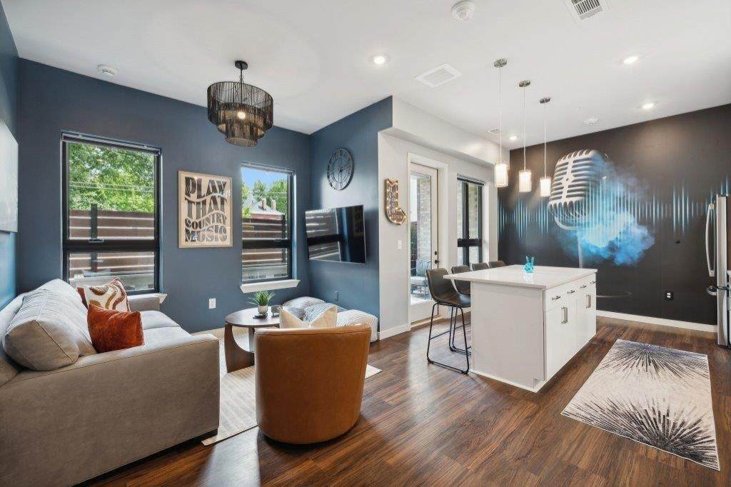 1014 16th Ave - Photo 1