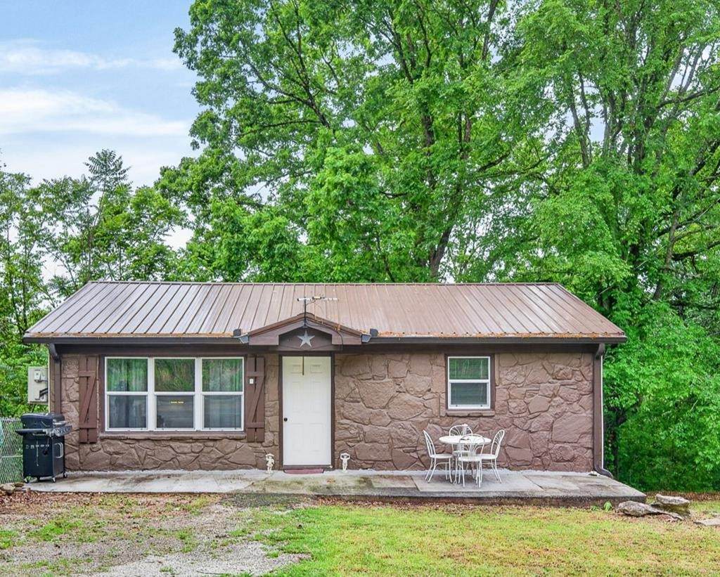 1976 Crossville Hwy - Photo 1
