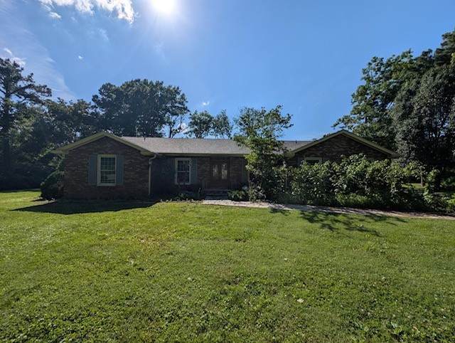 215 Williamsburg Cir - Photo 1