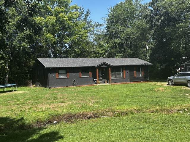 205 Locust Dr - Photo 1