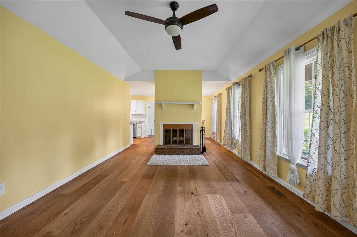 https://bt-photos.global.ssl.fastly.net/nashville/orig_boomver_1_RTC3288405-1.jpg
