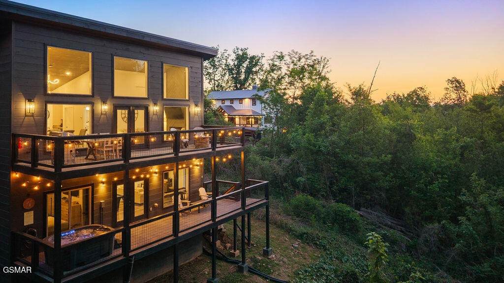 612 Sunset Lane - Photo 1