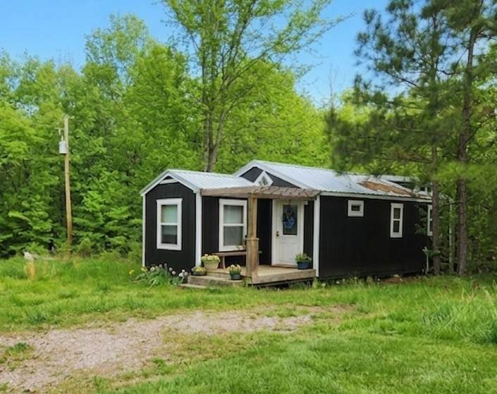2205 Pine Ridge Ln - Photo 1