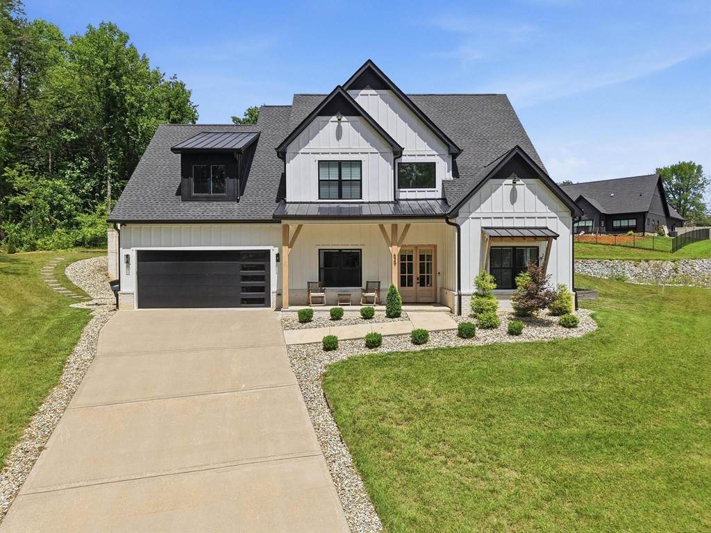 629 Longstreet Dr - Photo 1