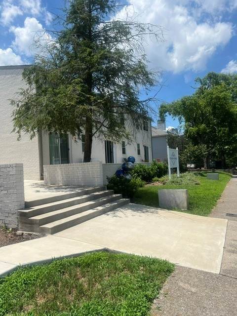2129 Acklen Ave - Photo 1