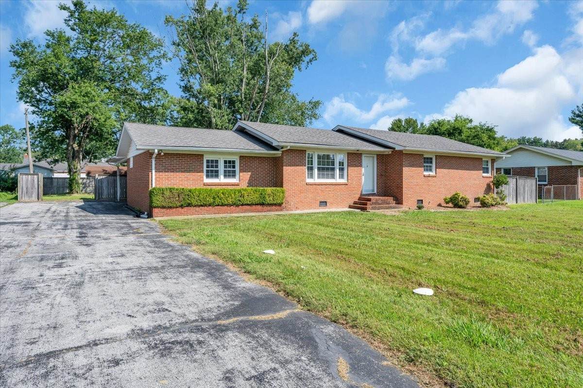 611 Henley St - Photo 1