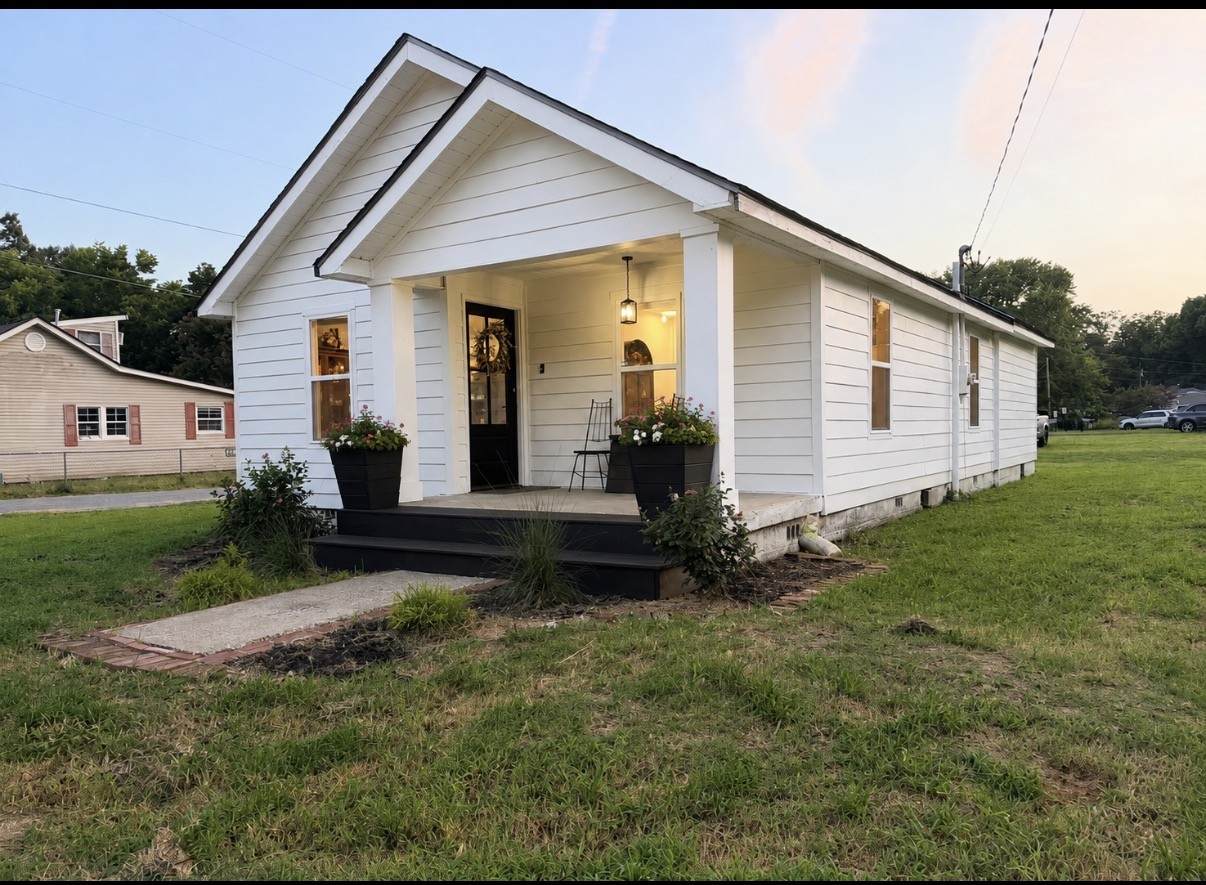 153 Ross Ave - Photo 1