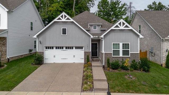 183 Hampshire Way - Photo 1