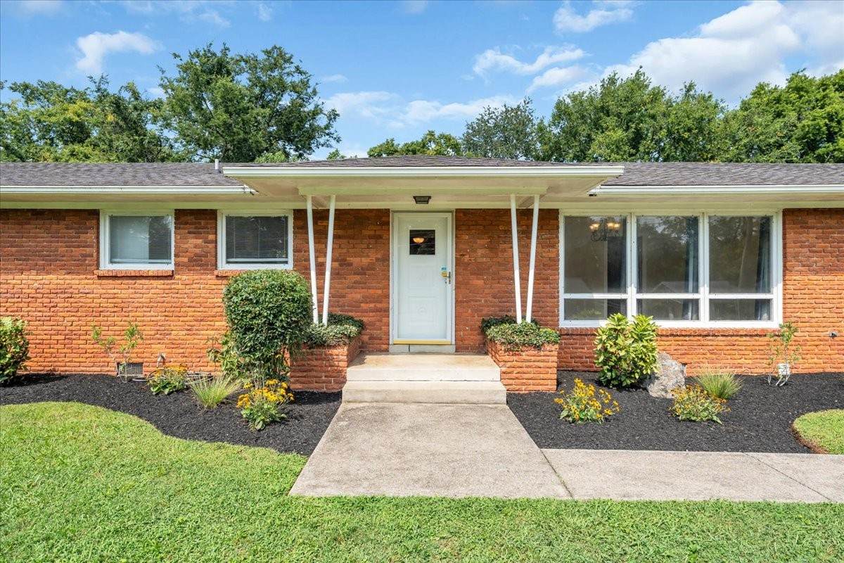1014 Kirkwood Ave - Photo 1