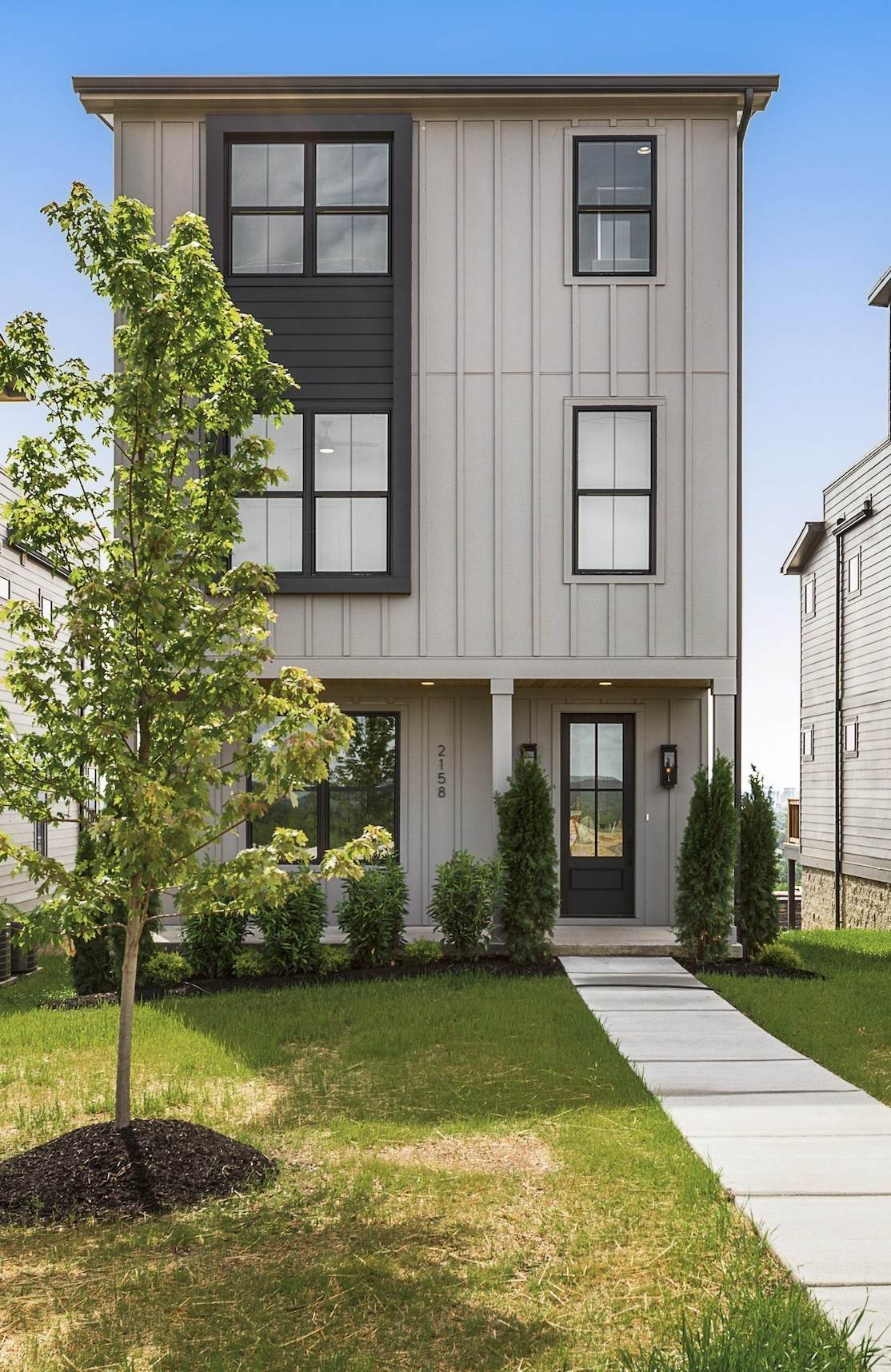 2158 Summitt Ave - Photo 1