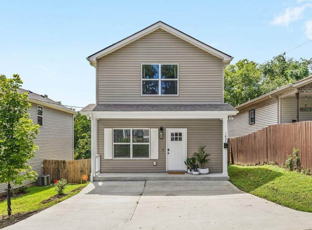 1835 Glade St - Photo 1
