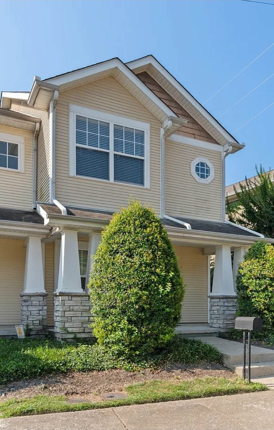 809 Benton Ave - Photo 1
