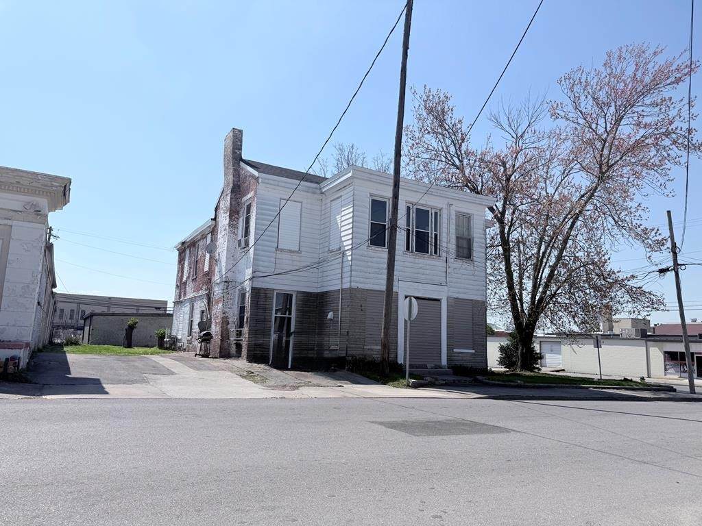 702 S Clay St - Photo 1