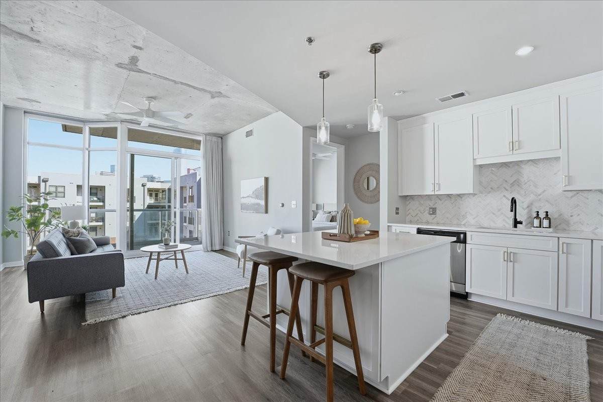 600 12th Ave - Photo 1