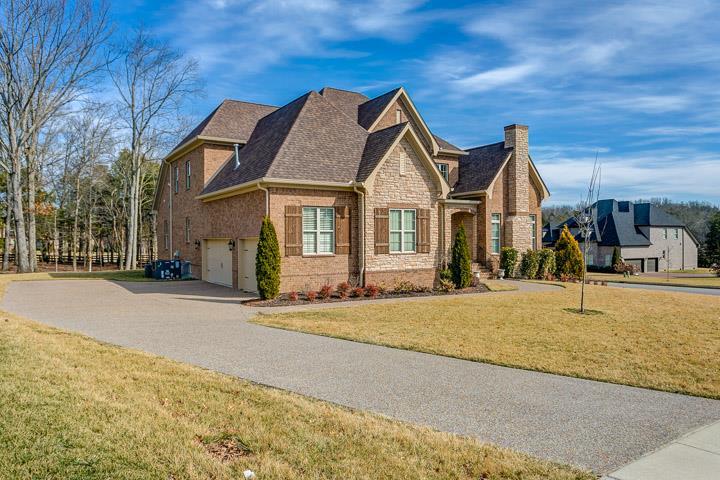 800 Delaware Ct - Photo 1
