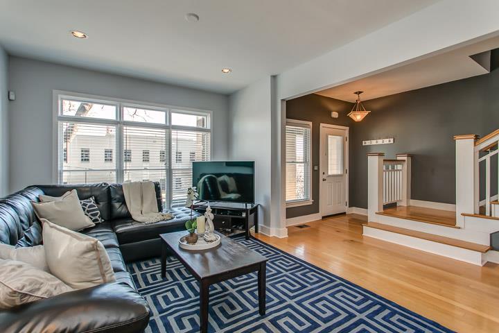 948 Ireland St - Photo 1