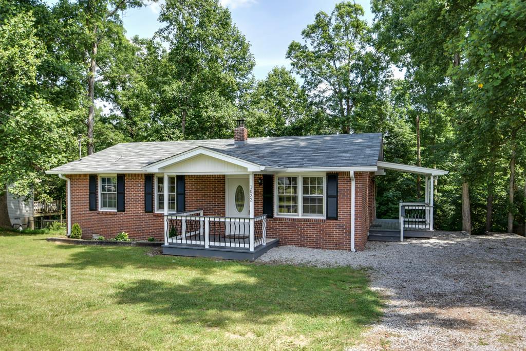1022 Jordan Cir - Photo 1