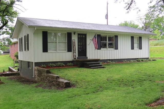901 E College St - Photo 1