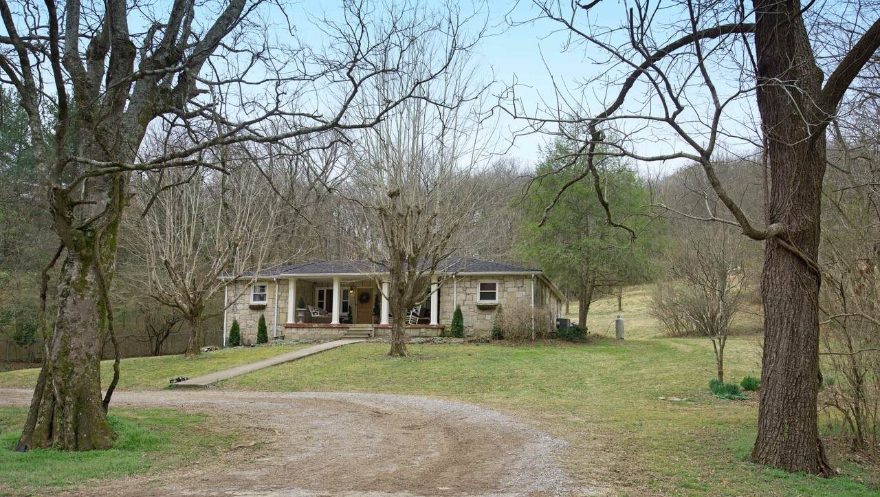1217 Hitt Ln - Photo 1