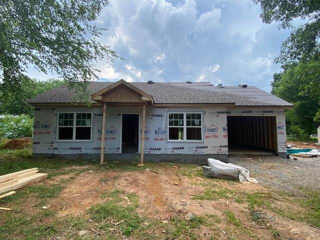215 Missouri Ave - Photo 1
