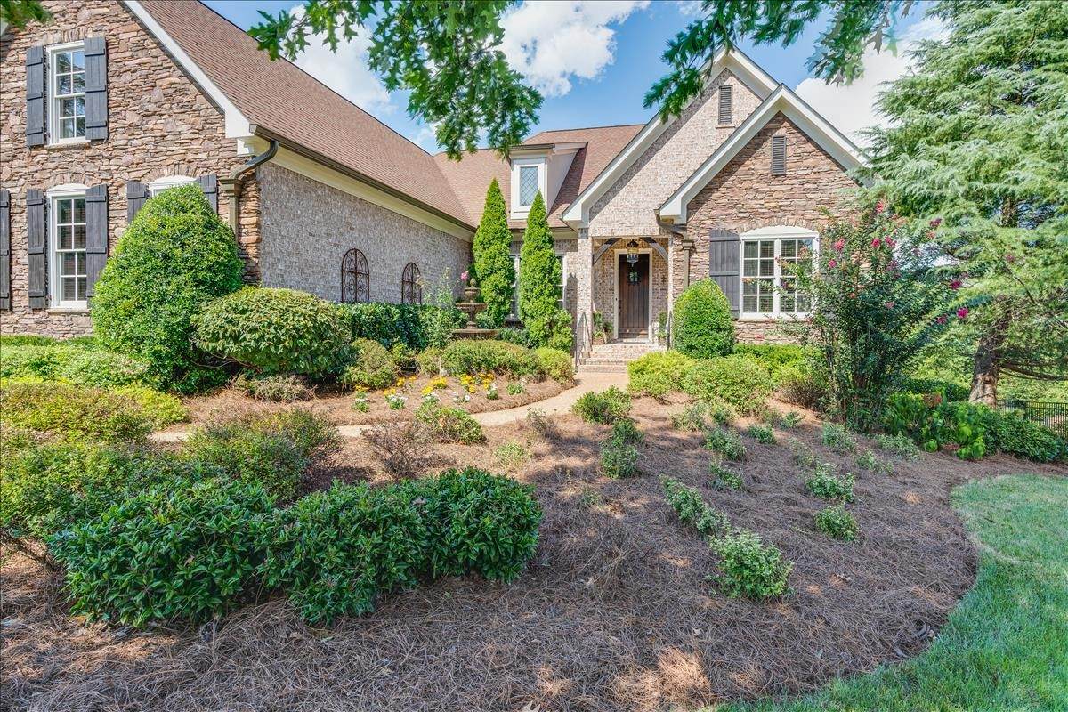 704 Azalea Ct - Photo 1
