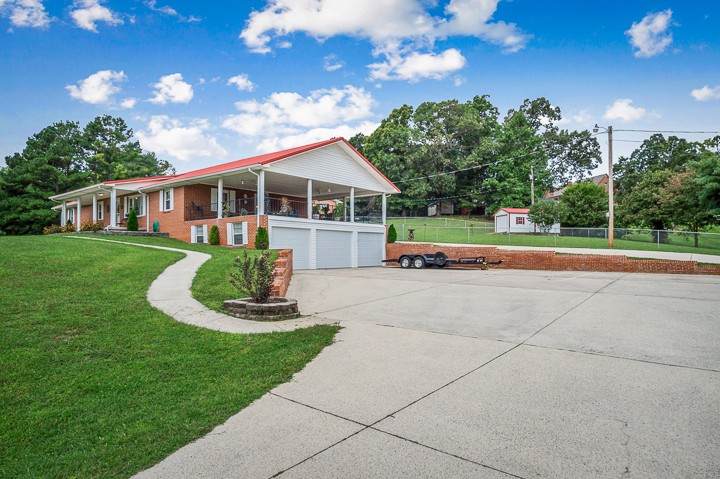 1069 Mcgregor Ln - Photo 1