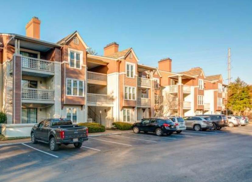 224 Hillsboro Pl - Photo 1