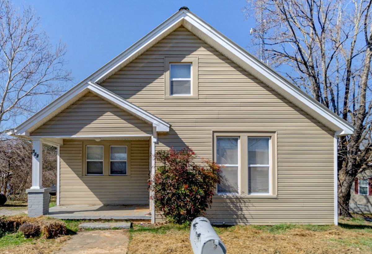 322 Caldwell St - Photo 1