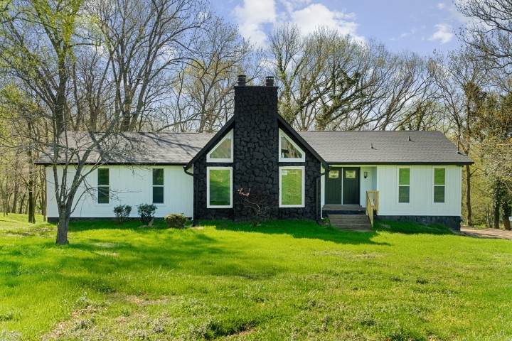 1020 Cynthia Trail - Photo 1