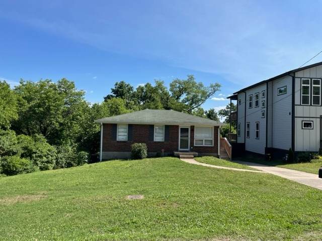 828 Youngs Ln - Photo 1
