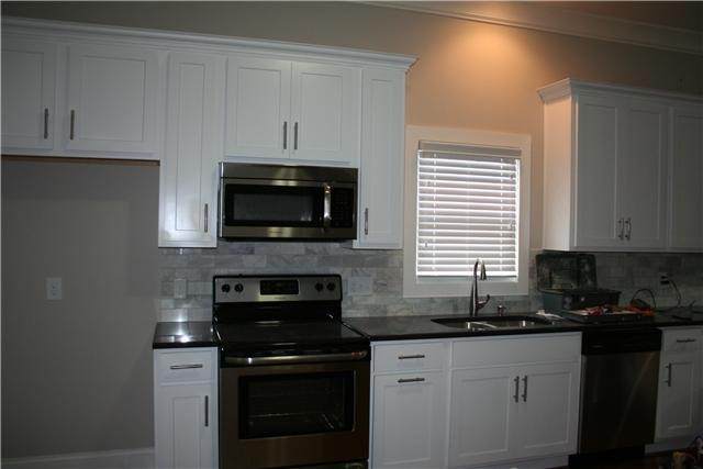 1201 Pennock Ave - Photo 1