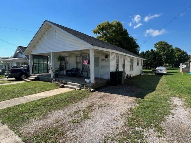 320 Deller St - Photo 1