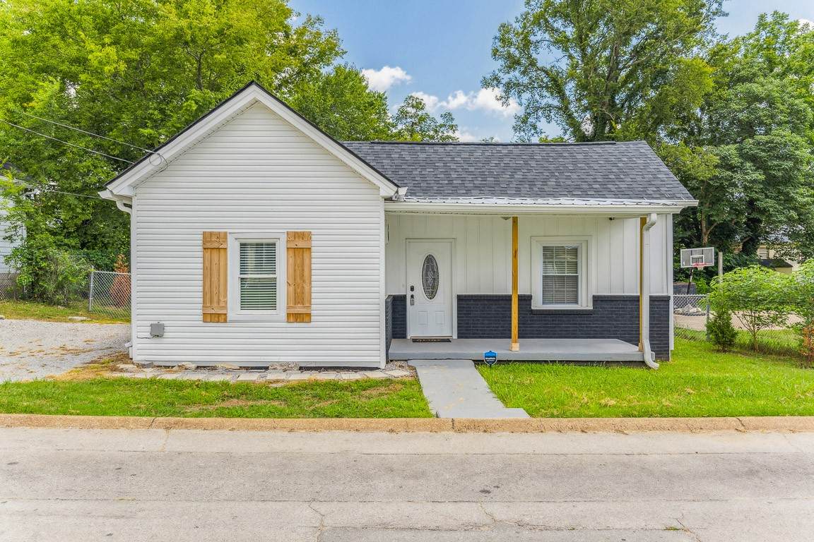819 Woodside St - Photo 1