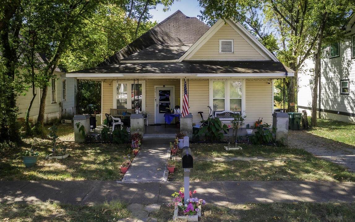 2514 Chamberlain Ave - Photo 1