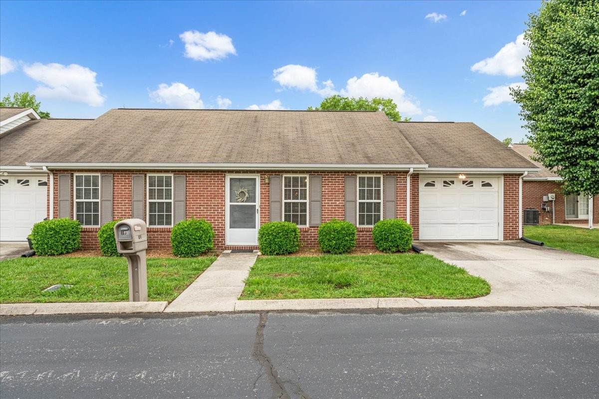 105 Middleton Ct - Photo 1