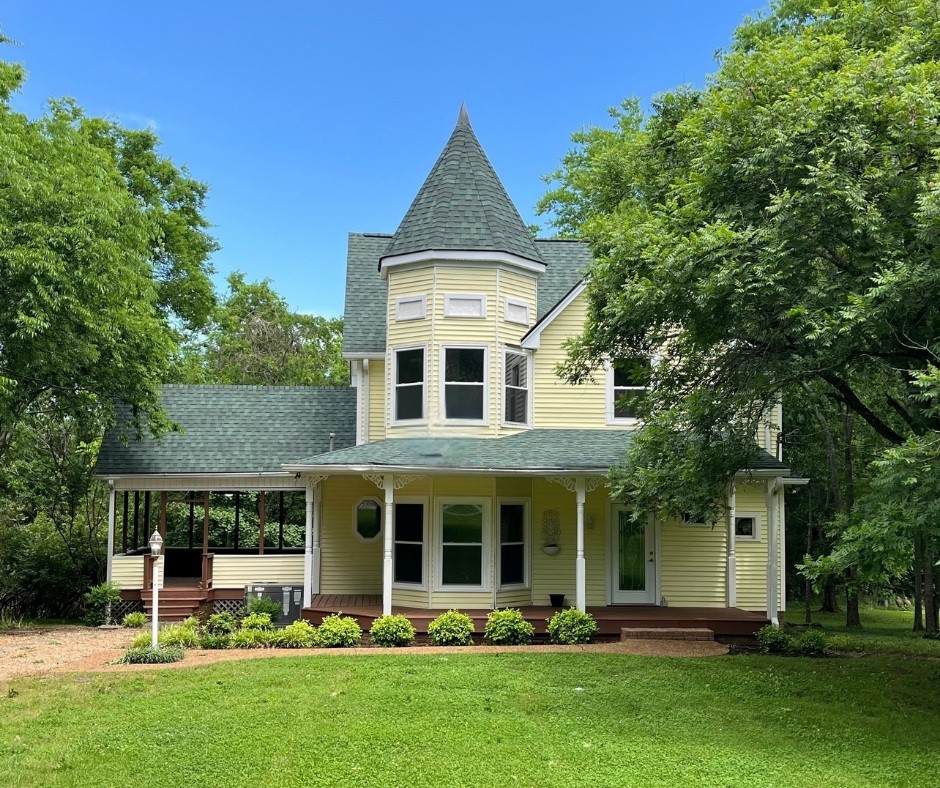 1067 Lakewood Dr - Photo 1