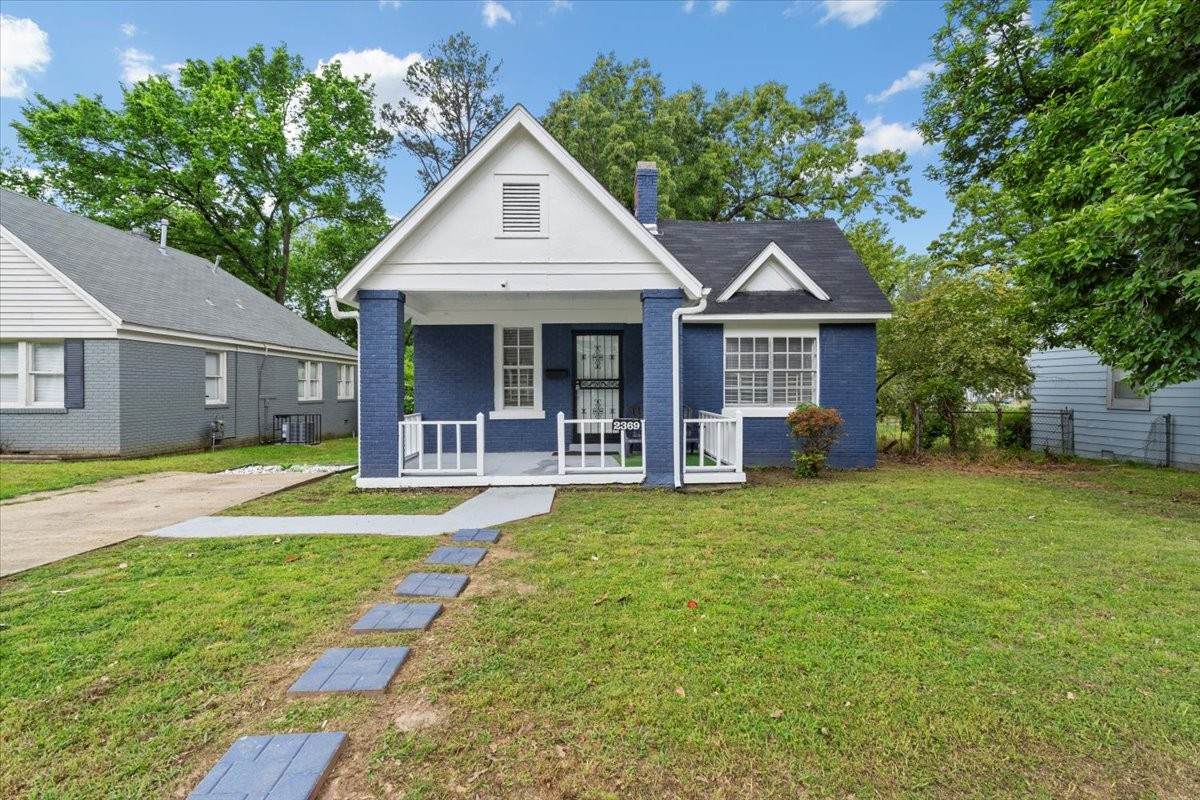 2369 Arlington Ave - Photo 1